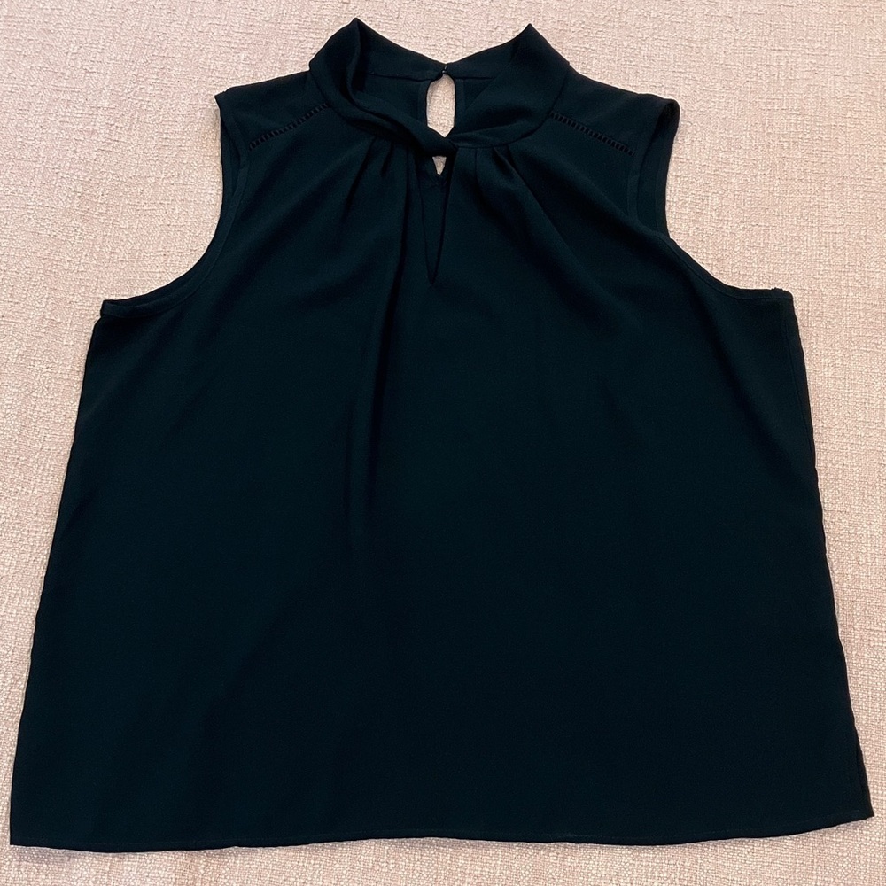 XL wm’s Chic Black Sleeveless Blouse / tank top